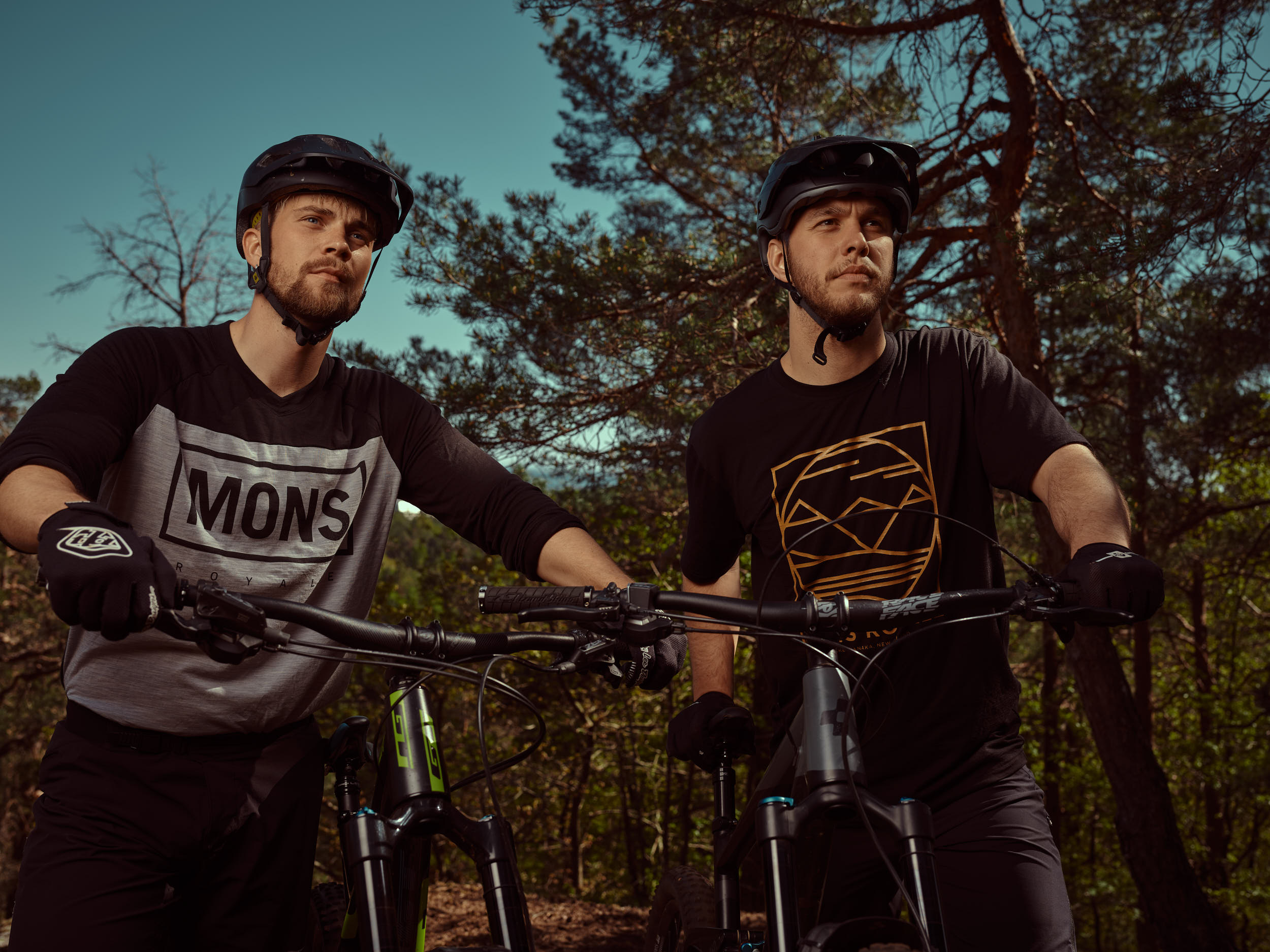 Downhill bikes Martin Solber & Vetle Brunvatne photo by Marcel Tiedje