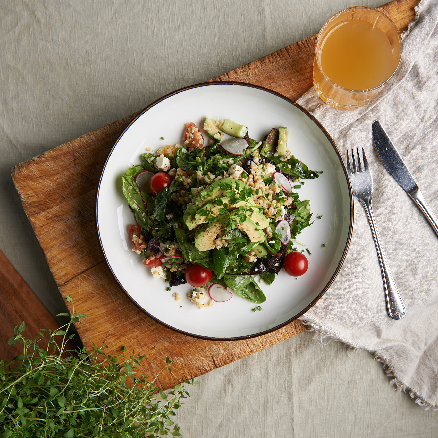 Salad on white linen photo by Marcel Tiedje